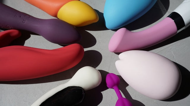 The Ultimate Beginner's Guide to Choosing Your First Dildo